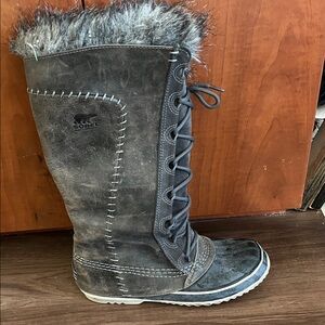 Sorel Women's Gray Lace-Up Winter Boots